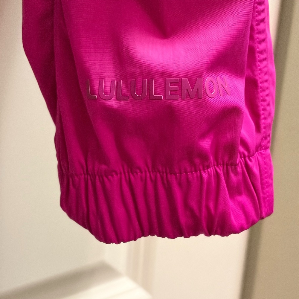 LULULEMON Lightweight Cropped Jacket Windbreaker in Purple Highlight size 4 - Picture 3 of 6